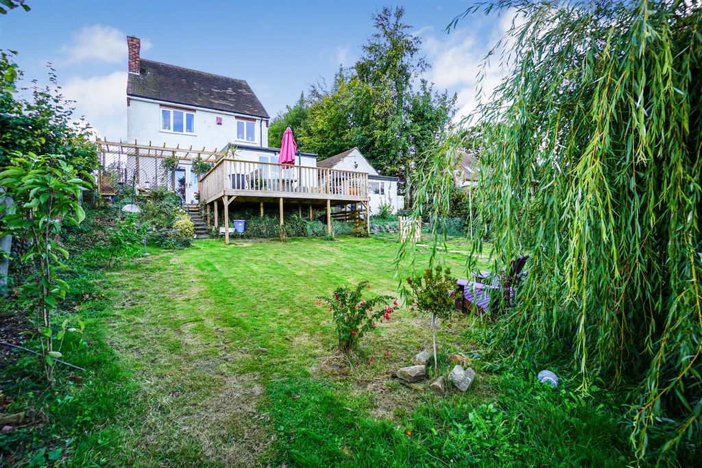 Property photo 2 of 32 Rear Garden