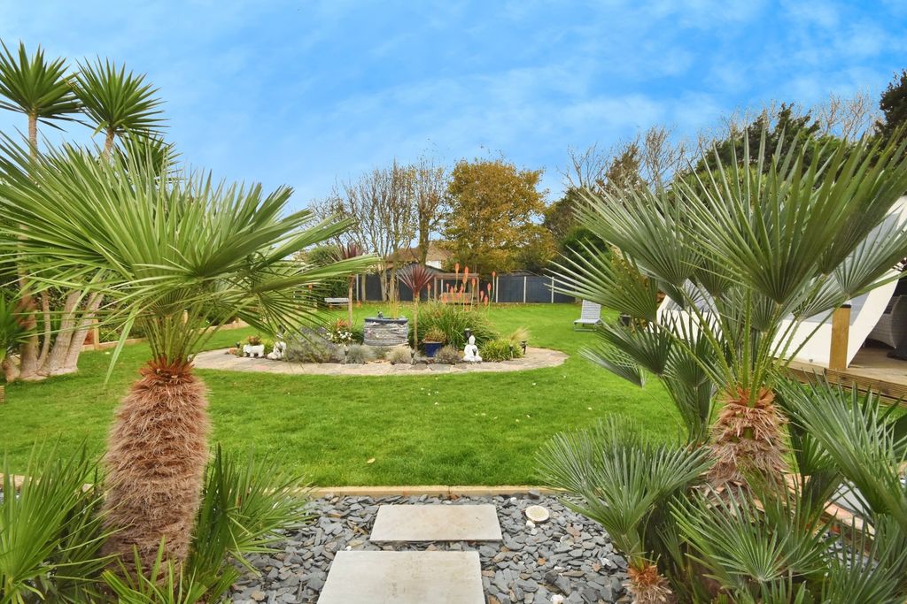 Property photo 2 of 36