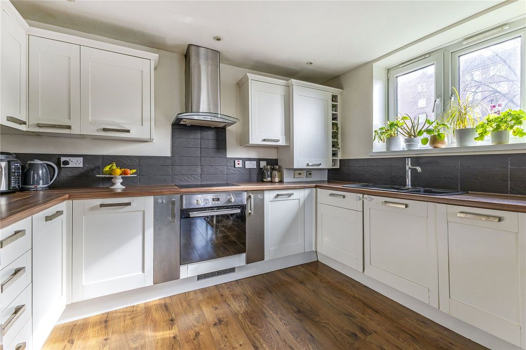 Property photo 2 of 8 Picture No. 14