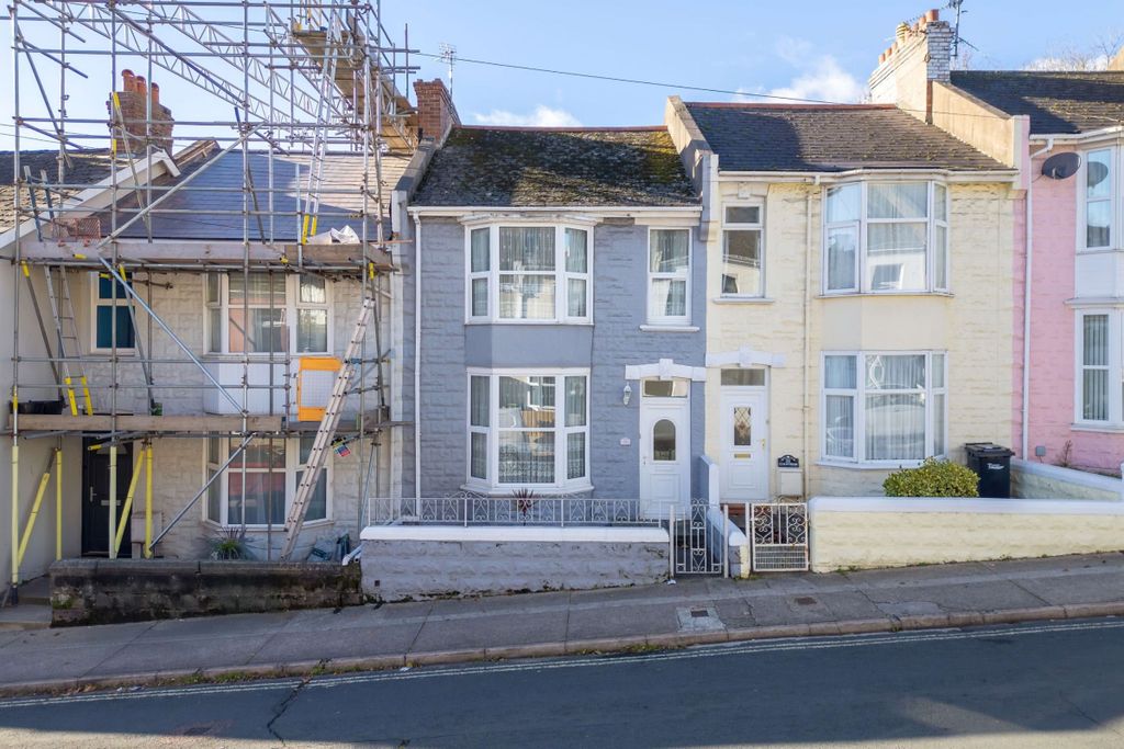 Property photo 1 of 17