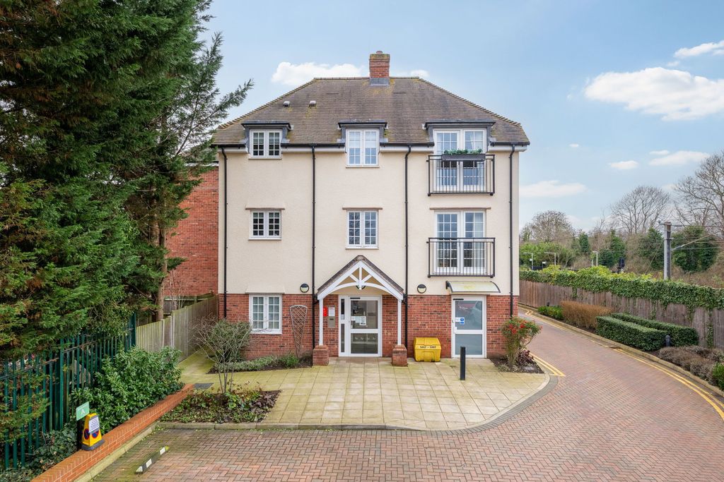 Property photo 1 of 18