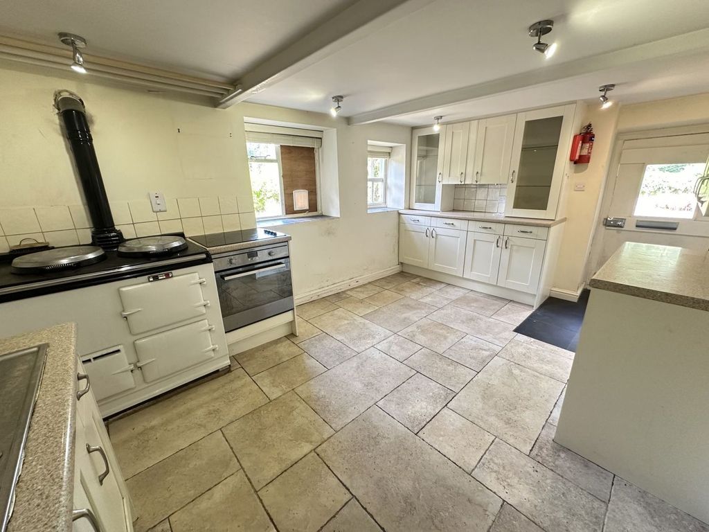 Property photo 3 of 31