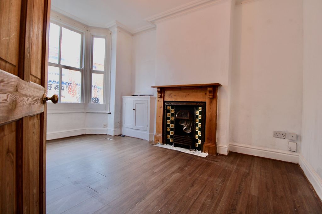 Property photo 2 of 10 Living Room