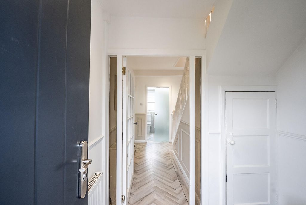 Property photo 2 of 33 Hallway