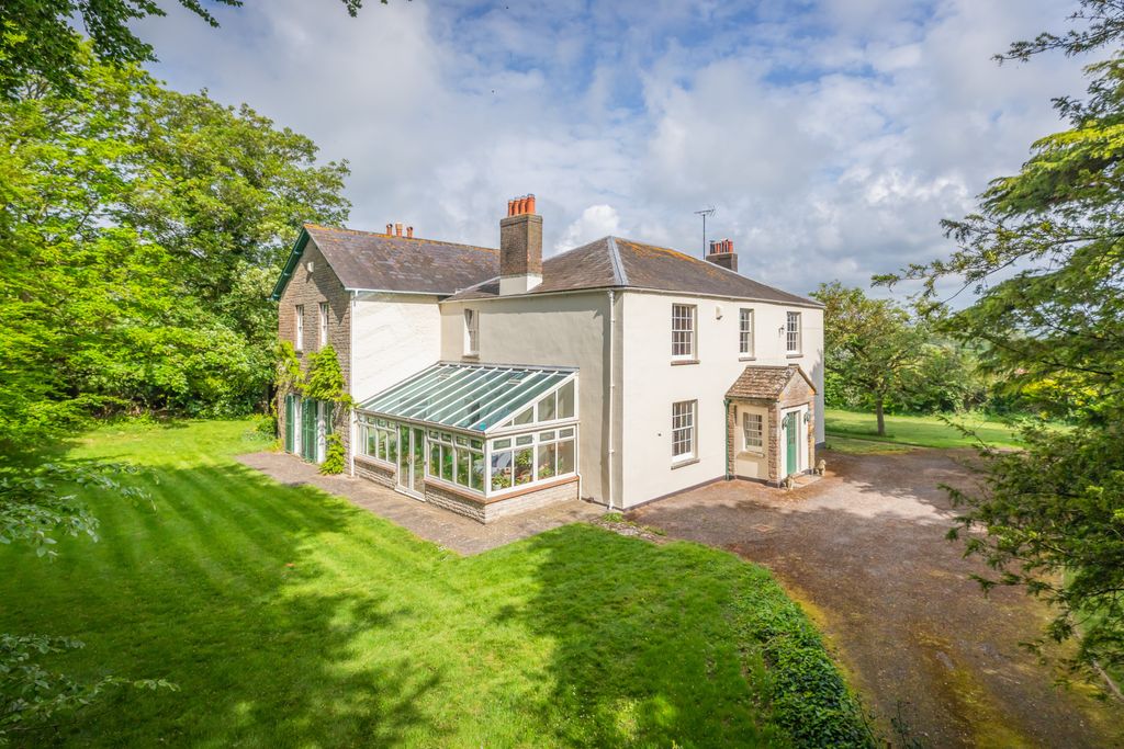 Property photo 2 of 16 Swyre House