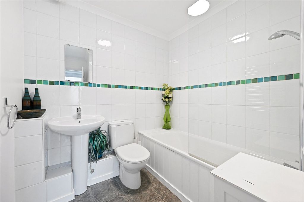 Property photo 3 of 8 Picture No. 12