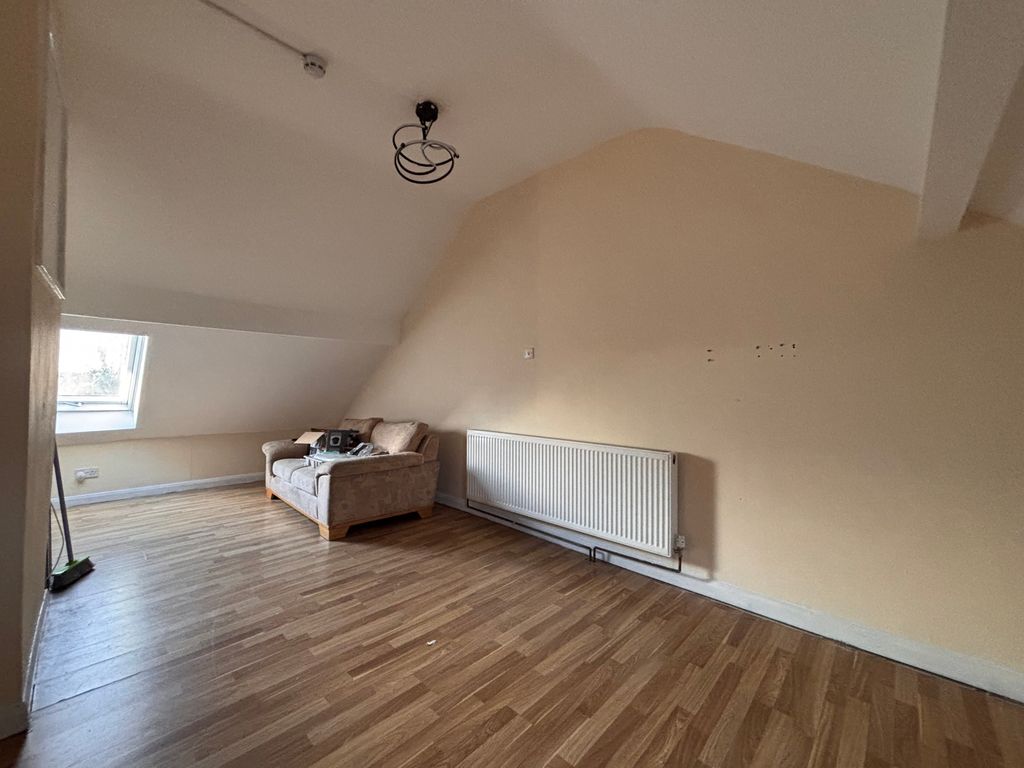 Property photo 2 of 5 Studio