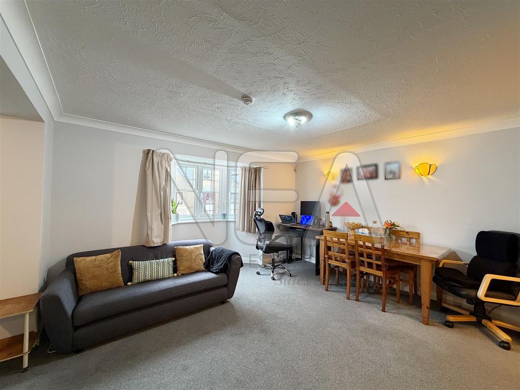 Property photo 3 of 9 Living Room