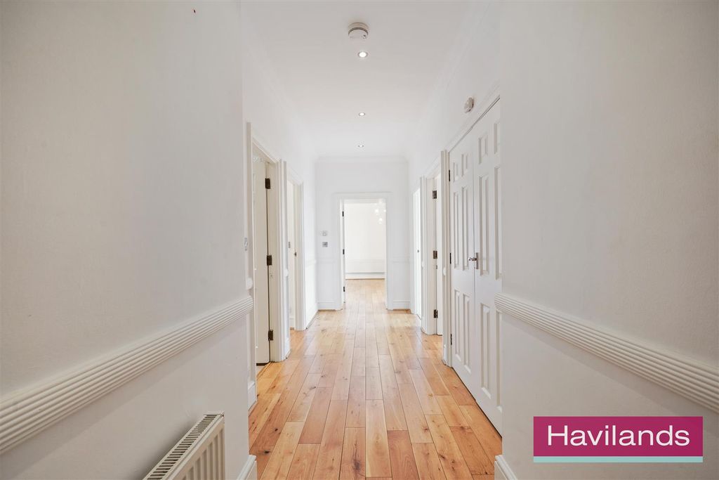 Property photo 2 of 8 Lulworth Court-7.Jpg