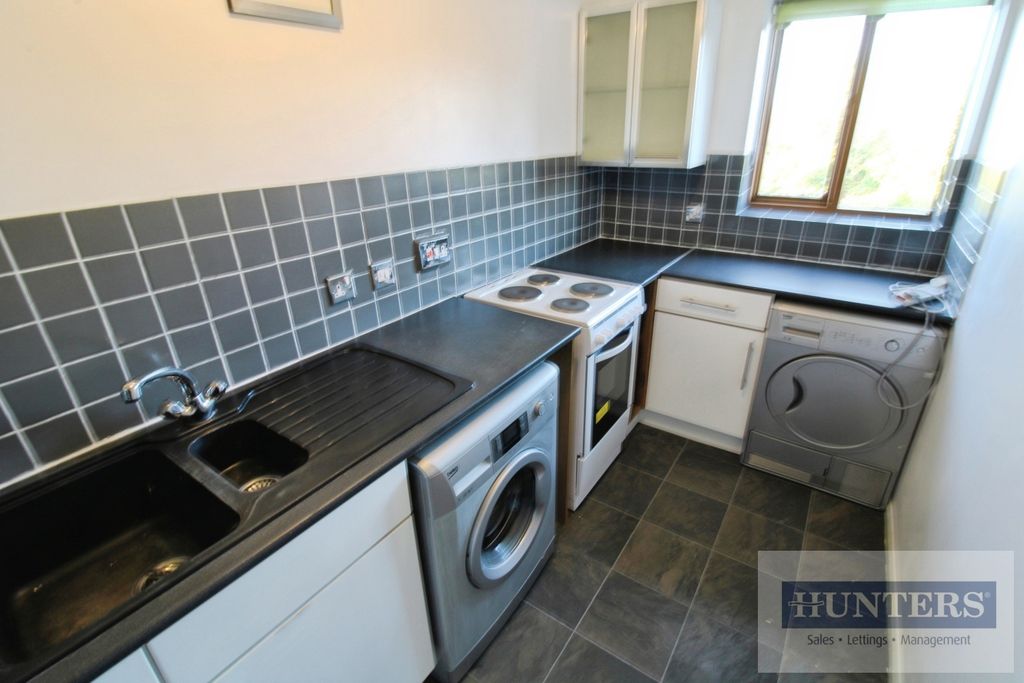 Property photo 3 of 7 Kitchen