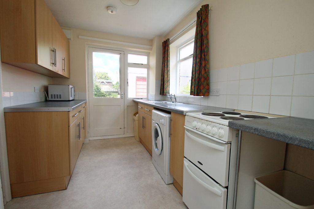 Property photo 3 of 9 Kitchen