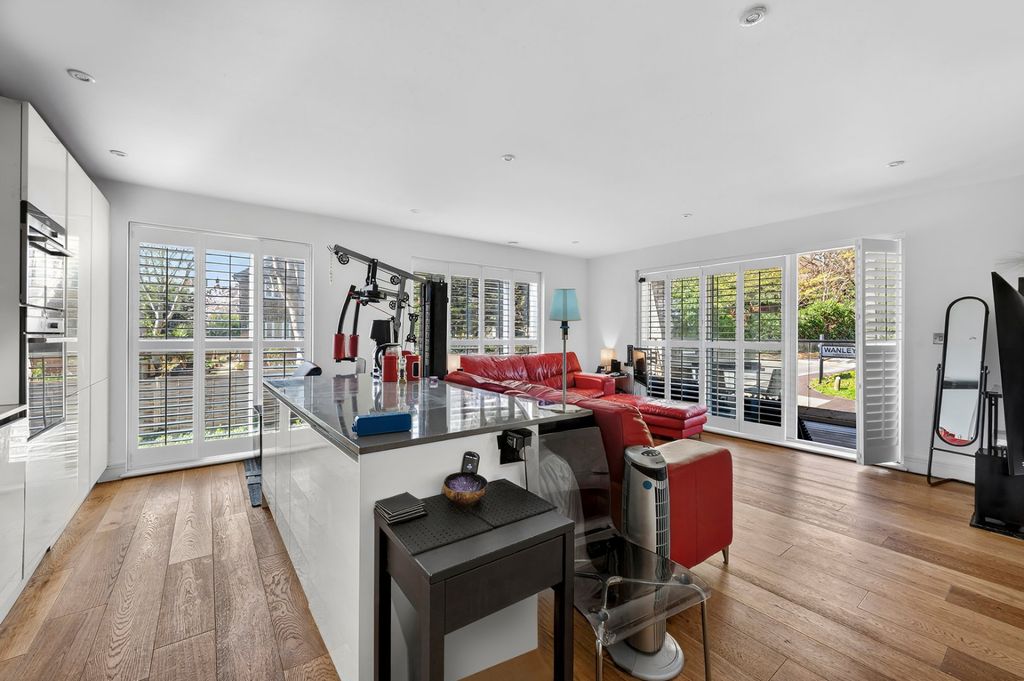 Property photo 3 of 16