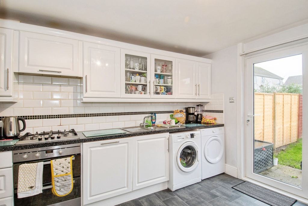 Property photo 3 of 20 Kitchen.