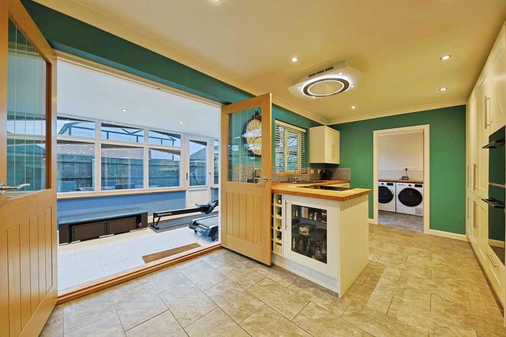 Property photo 1 of 25 4581550