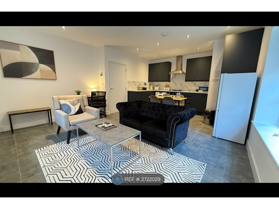 Property photo 1 of 18 Living