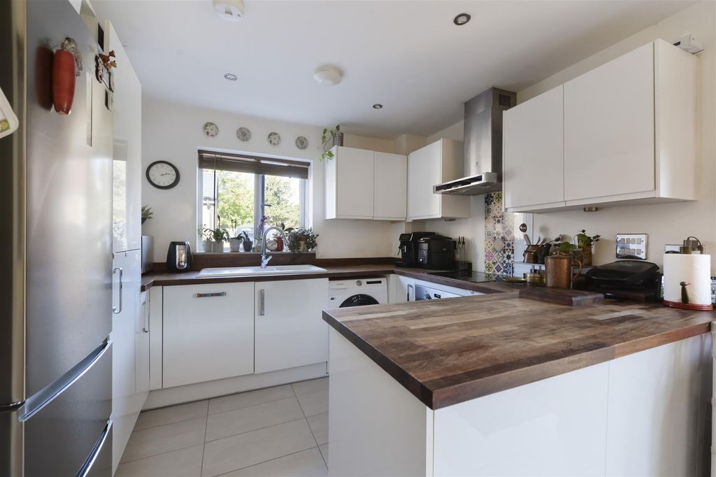 Property photo 3 of 21 07.