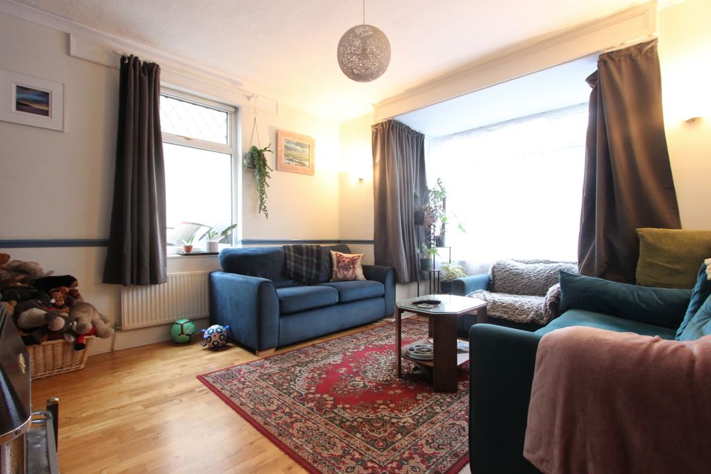 Property photo 3 of 19 Photo 4