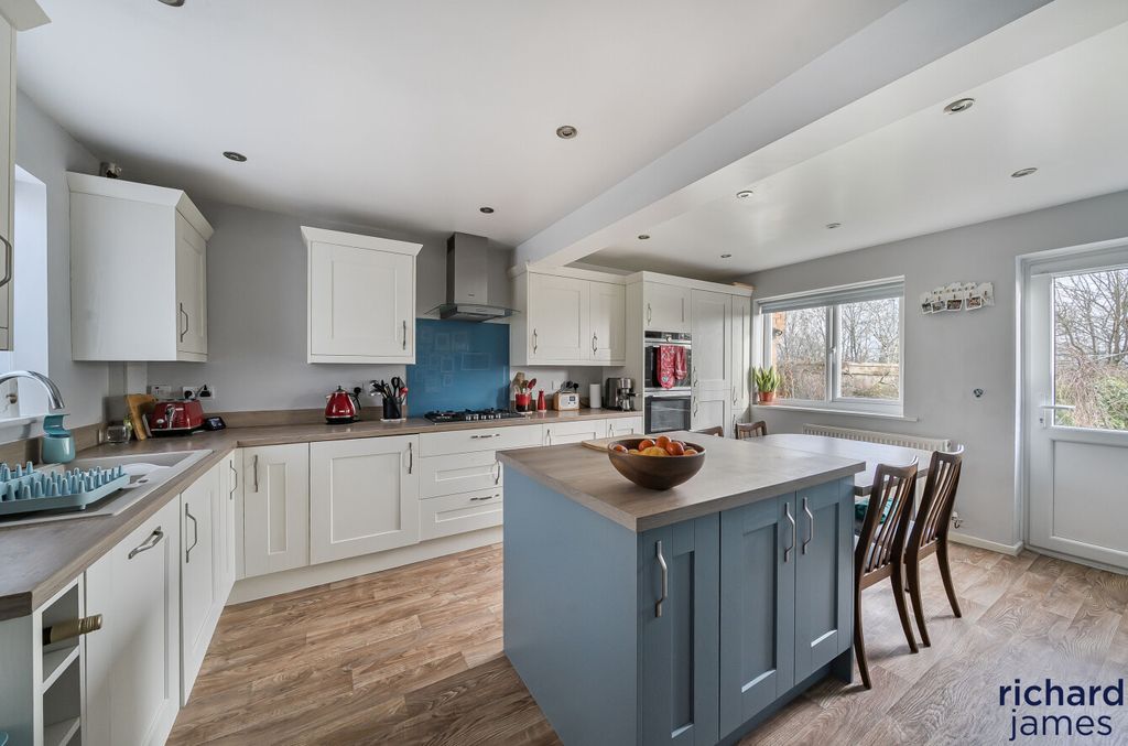 Property photo 3 of 12 c0F3E8E0E7024Fe6Ad2E92Db4321E7c3