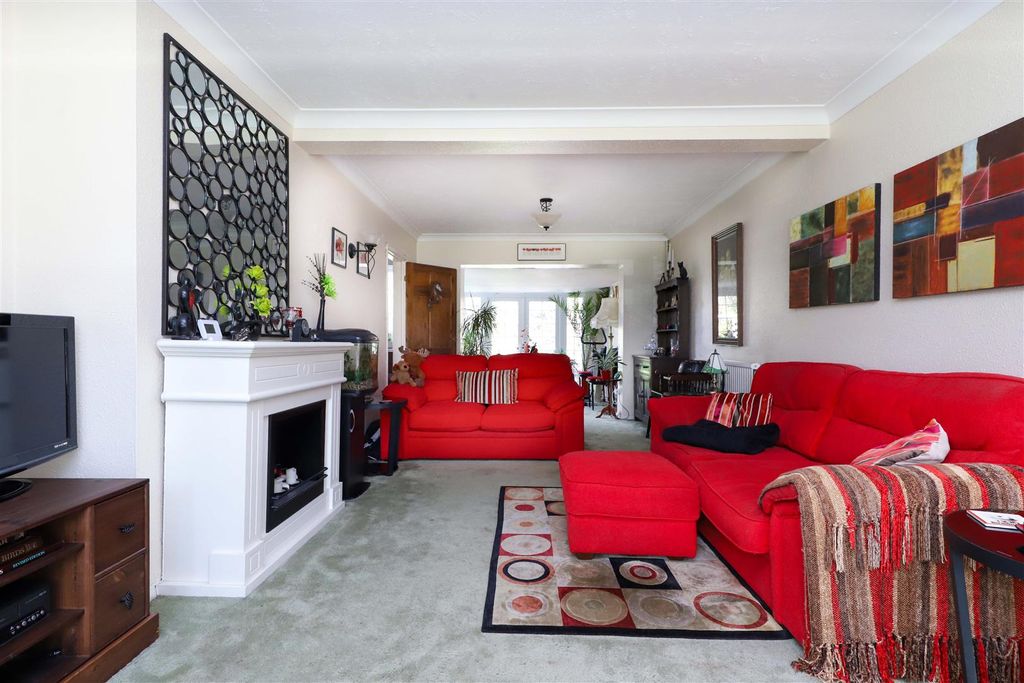 Property photo 2 of 11 Living Room