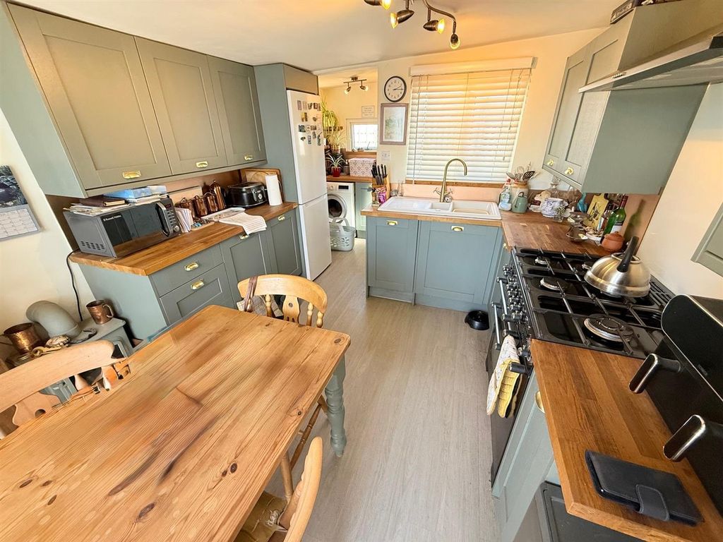 Property photo 2 of 18 Kitchen.Jpg
