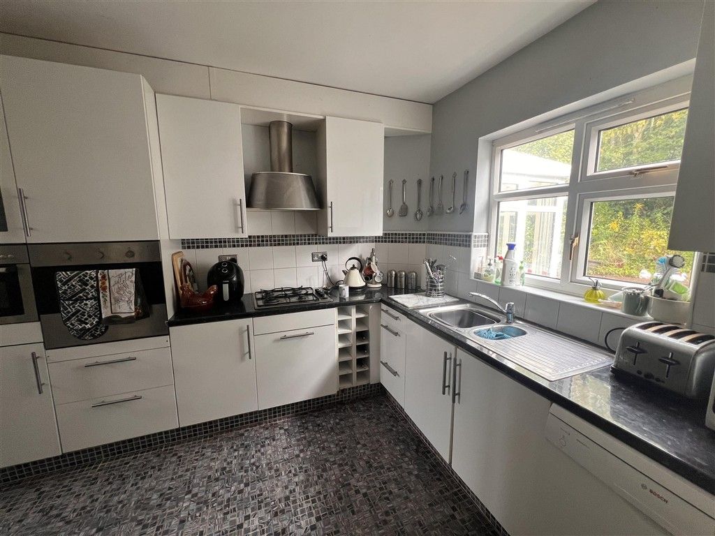 Property photo 2 of 12 Kitchen