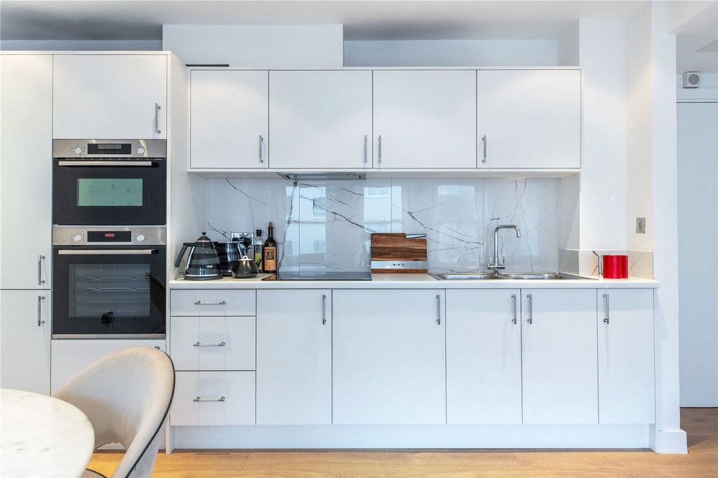 Property photo 2 of 8 Kitchen