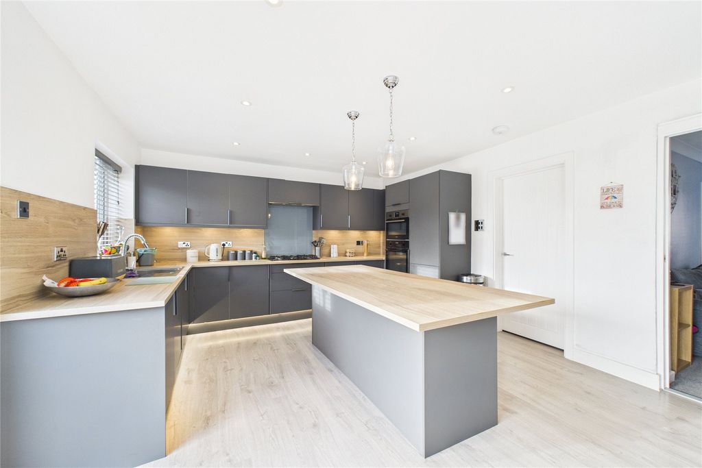 Property photo 3 of 13 Picture No. 18