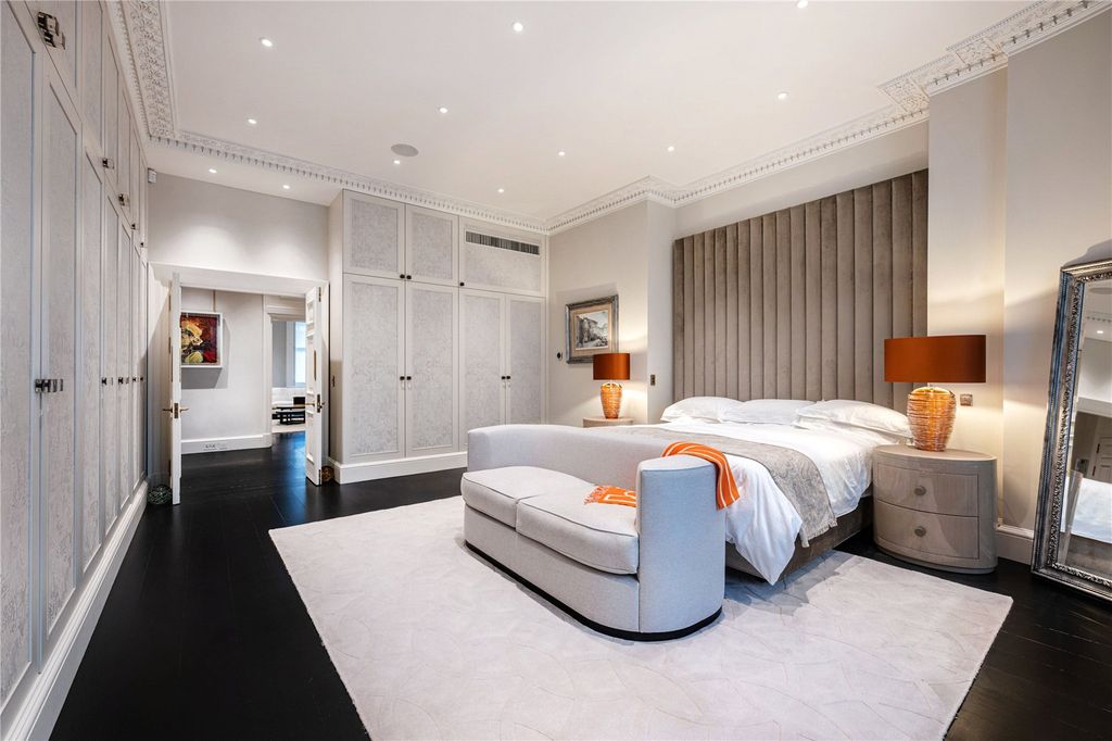 Property photo 1 of 15 Principle Bedroom