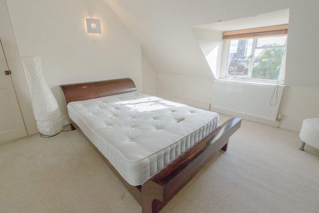 Property photo 3 of 6 Bedroom