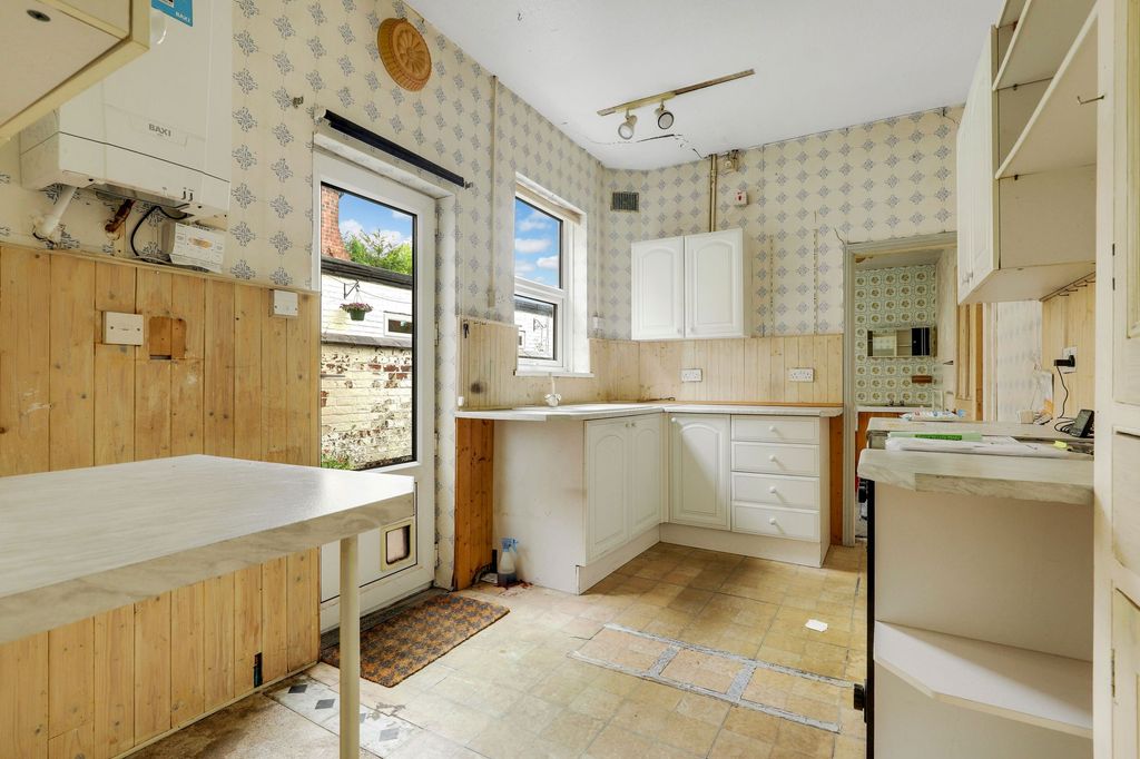 Property photo 2 of 16