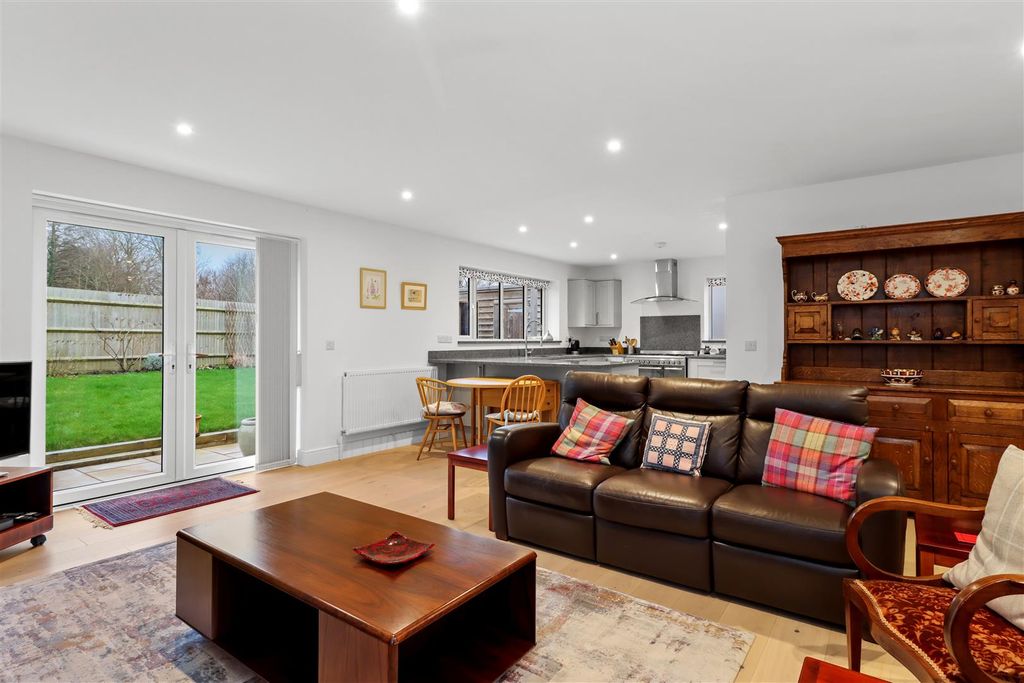 Property photo 3 of 26 Living Space