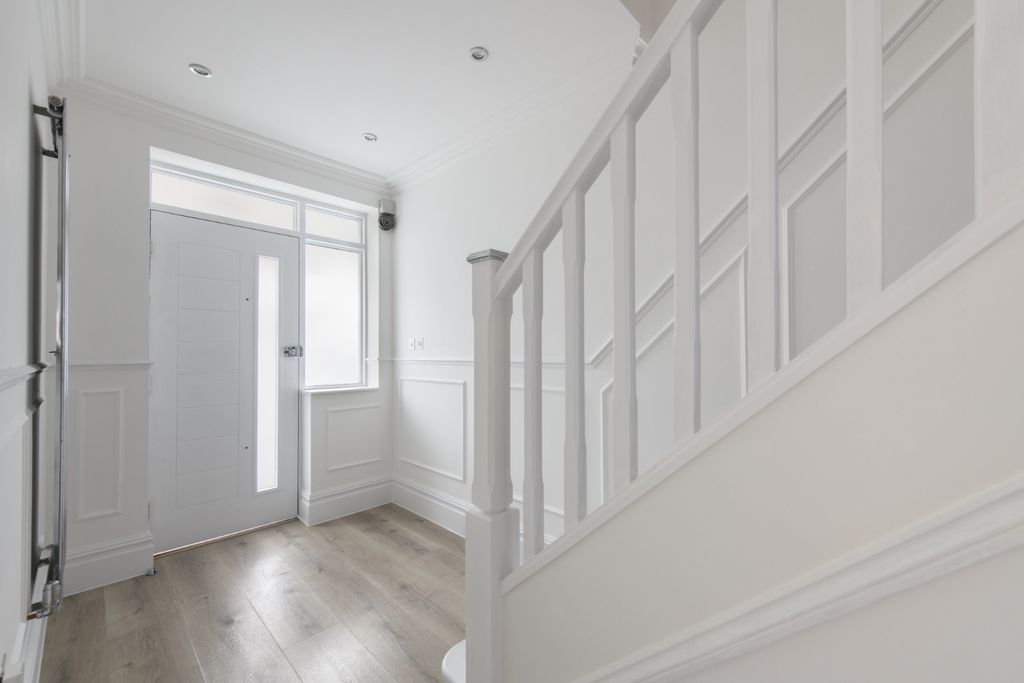 Property photo 2 of 23 5537652