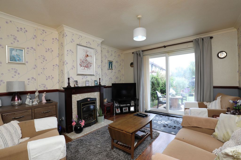 Property photo 2 of 26