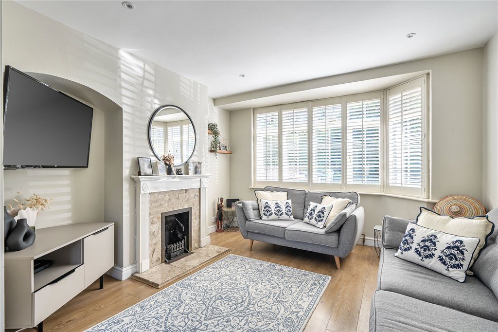 Property photo 2 of 30 Living Room