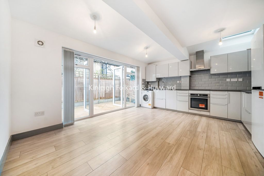 Property photo 1 of 15 F045c127-6B8d-420B-9