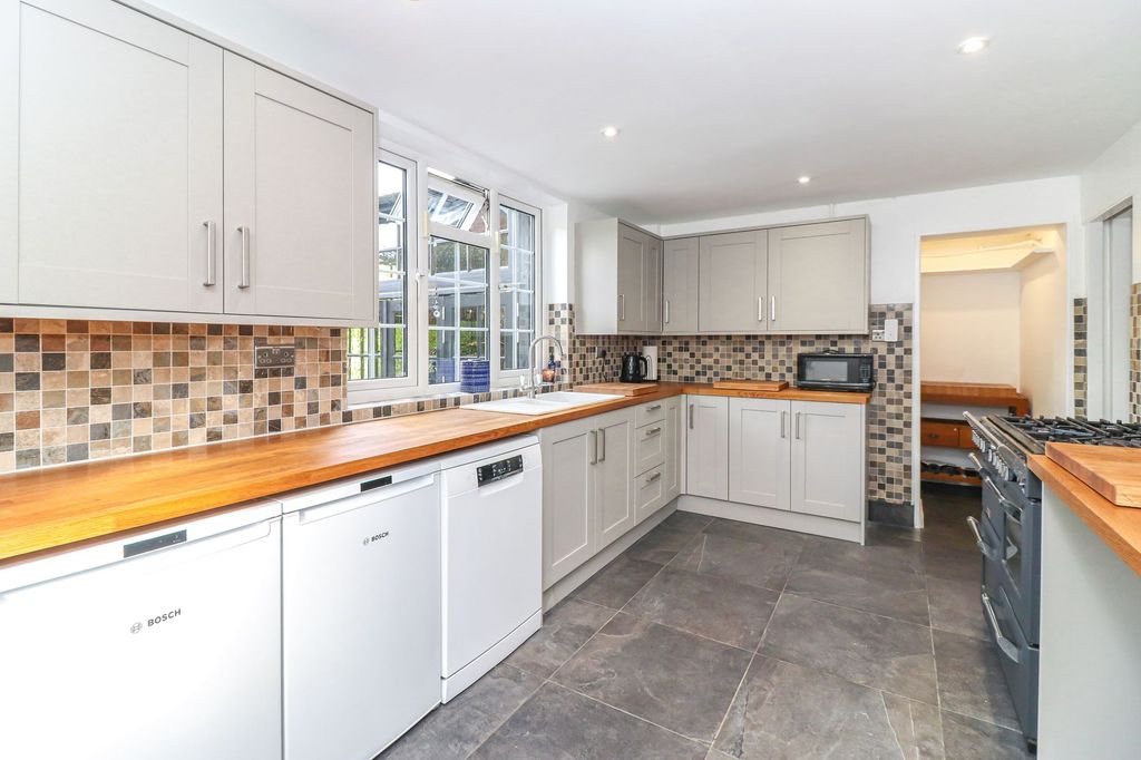 Property photo 2 of 46
