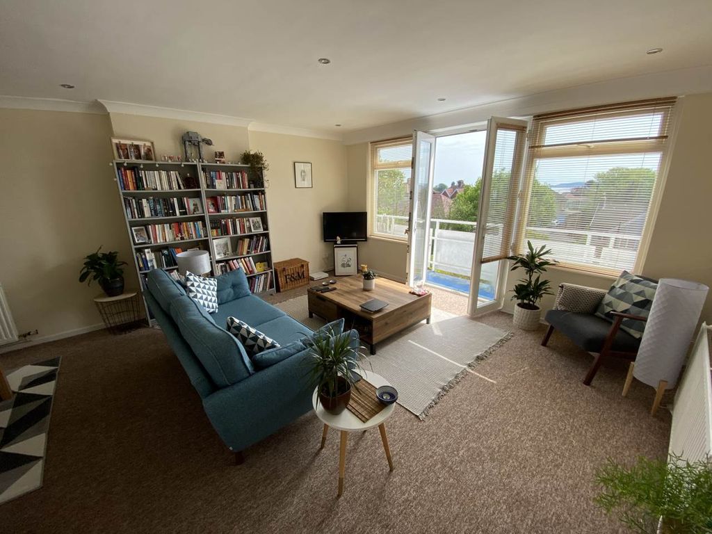 Property photo 1 of 7 Lounge