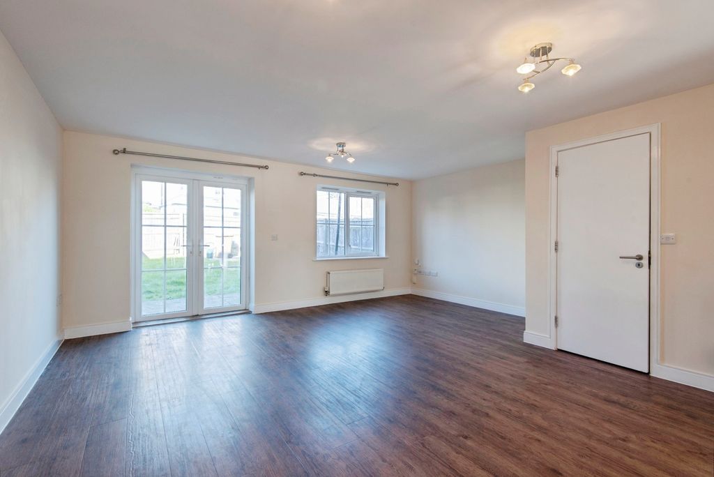 Property photo 2 of 19 Lounge