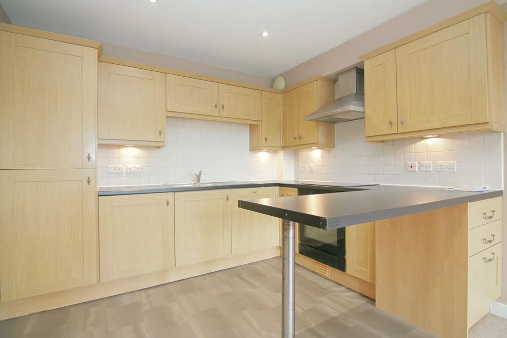 Property photo 2 of 11 Kitchen