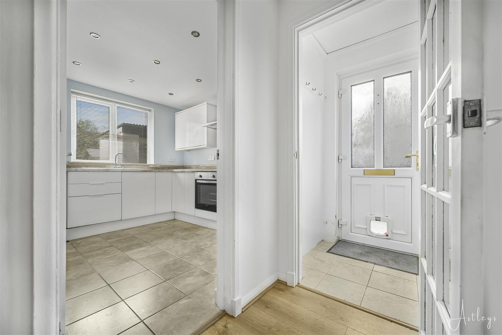 Property photo 3 of 19 Porch