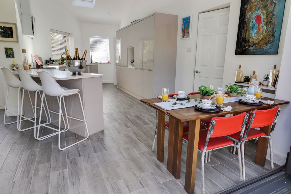 Property photo 2 of 14 Kitchen Breakfast Room