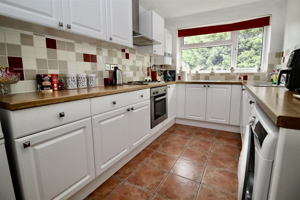 Property photo 3 of 15 Kitchen