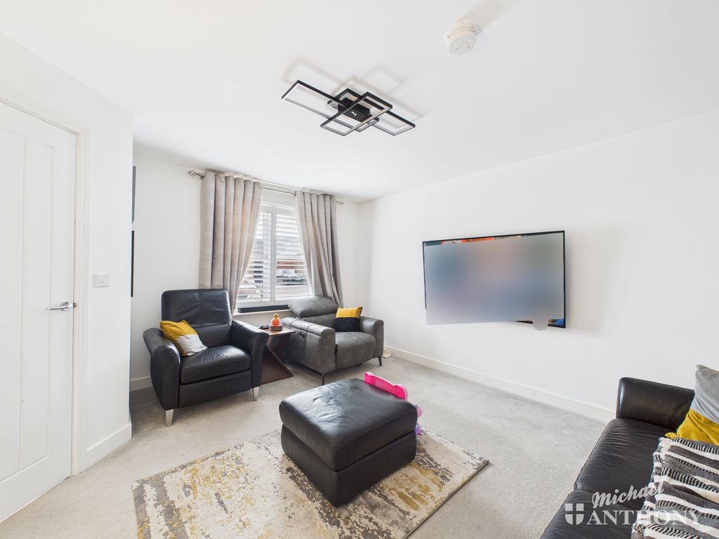 Property photo 3 of 13 Cam02773G0-Pr0391-Still002