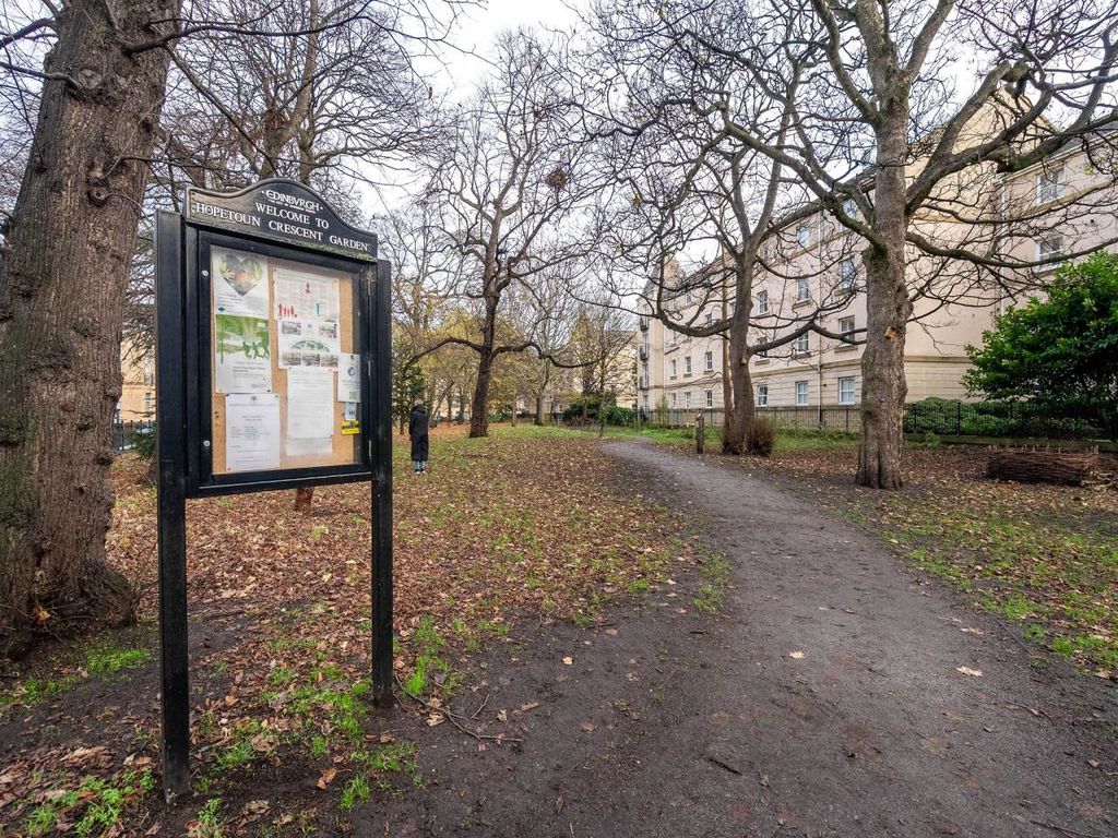 Property photo 1 of 15 5-7Huntingtonplace-48