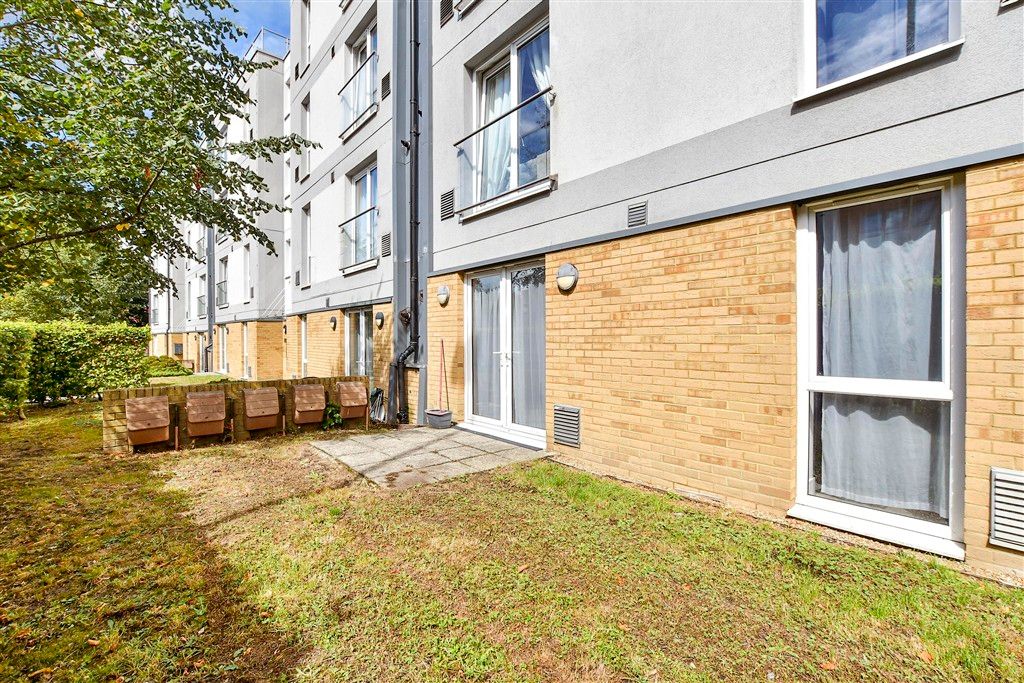 Property photo 2 of 8 Front Garden