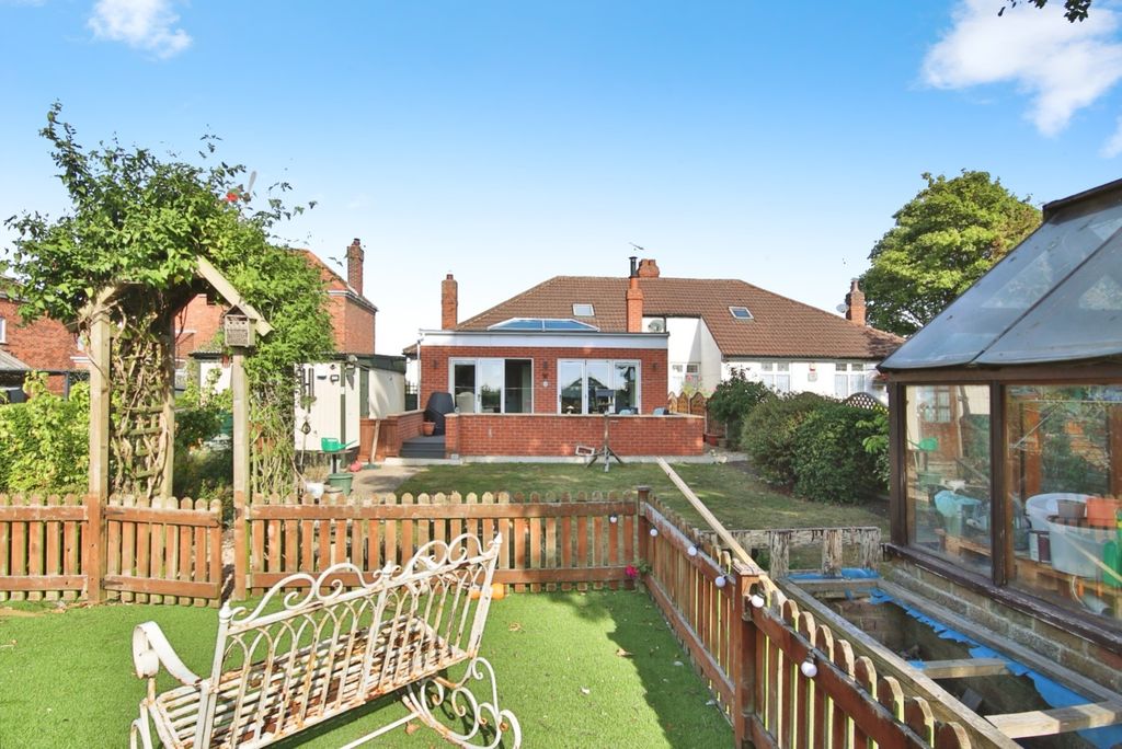 Property photo 2 of 18 3993505