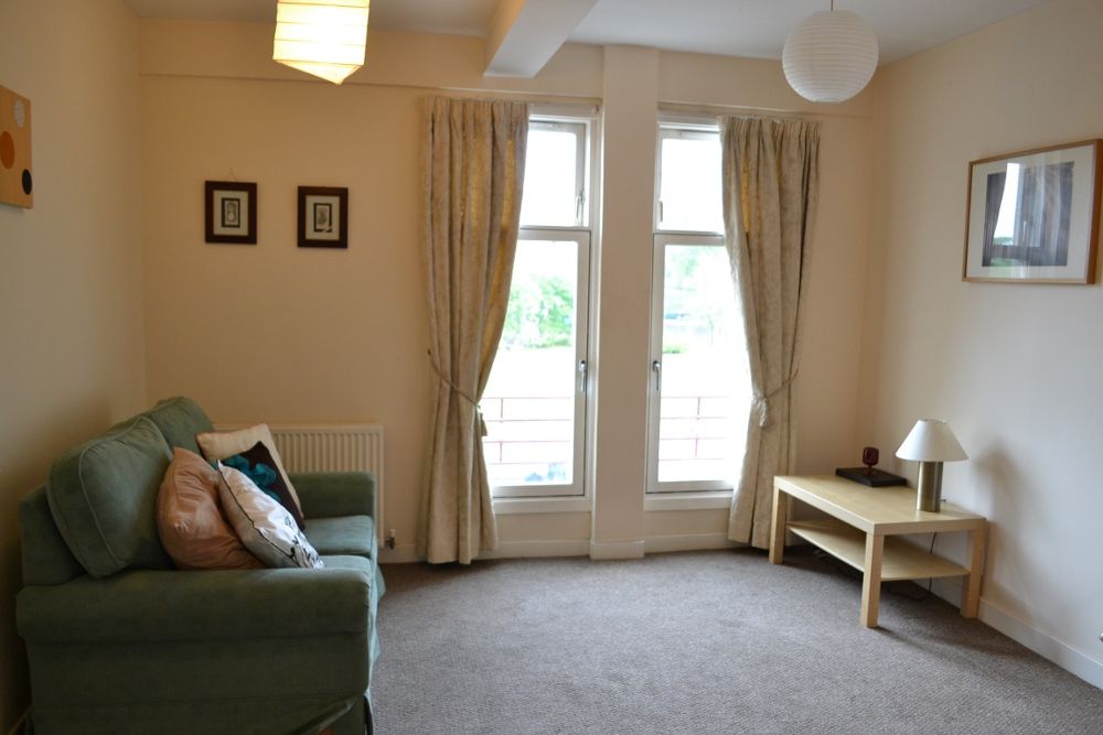 Property photo 2 of 3 Flat Unfurnished