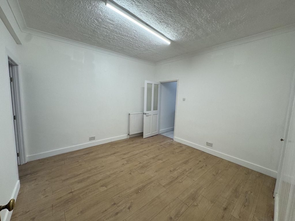 Property photo 3 of 10 Img 3790