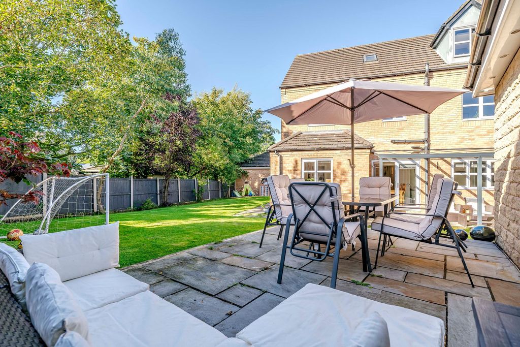 Property photo 2 of 41