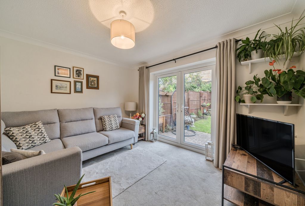 Property photo 2 of 13 1362174-19-68Debc...